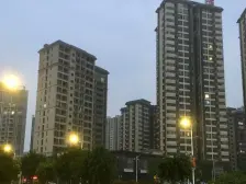 伟隆国际花园此房三房一厅一卫看花园