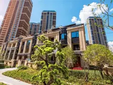 绿地卢塞恩小镇三期B02地块 南北通透,采光好 装修好,环镜优美 视野好,诚心出售