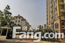 100万以上装修,带家具家电,带3个车位,顶复,带露台