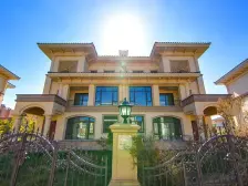 精装一楼带院 带地下室 地铁六号线已开通