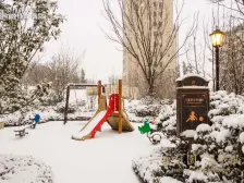 南侧为多层产品,东打头产品。采光视野不受遮挡