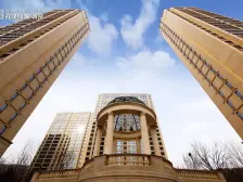 *绿城封闭社区 品质管理 带游泳池 四居室 两梯两户