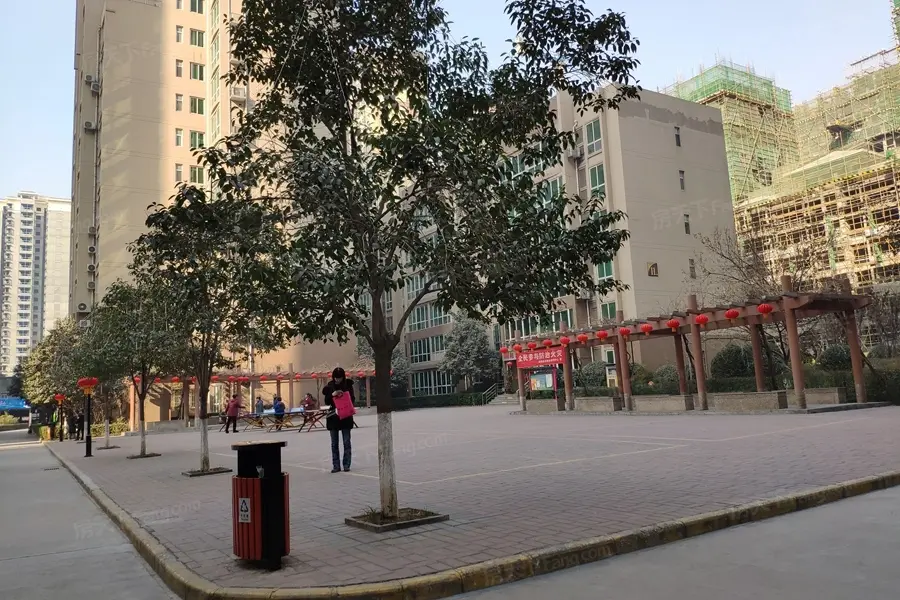 汉城路 地铁口 旭景新港 婚房两室 远东一中 看按揭