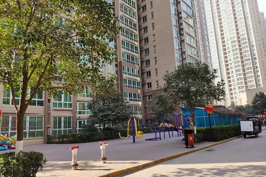 汉城路 地铁口 旭景新港 婚房两室 远东一中 看按揭