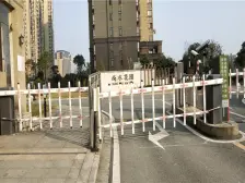 房子格局很好,户型方正南北通透,卧室朝阳。