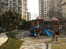 精装1复2别墅,位置好花园大,小区正对体育公园