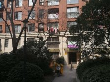 宝龙、地铁+洋房次顶楼+精装修还含车位+业主诚心卖