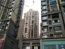 2房朝南。业主自住。家电家具好多换了新的