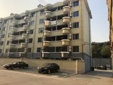 复旦书包未用,小区稀蒛三房两卫,三卧室均有南向采光窗,方便看