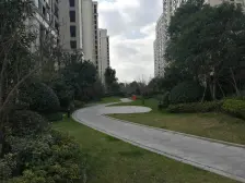 品质小区,人车分流,精装带中 央空调。配套成熟