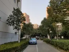 纯毛坯大面积+中间楼层+南枫线地铁+装修方便+无暗间