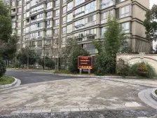 主卧朝南,环境优美,交通便利,居家装修