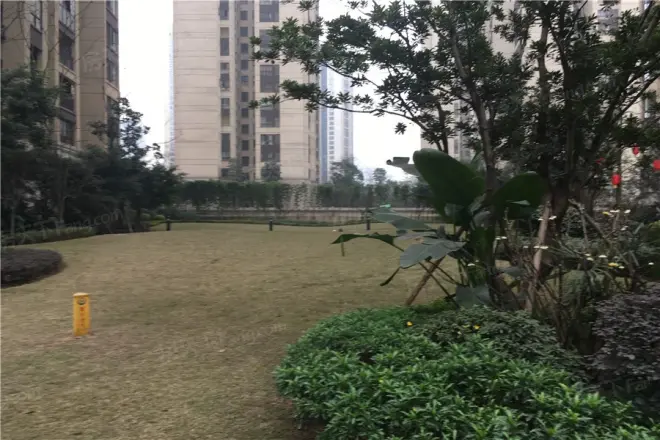 融景城朗峰实景图