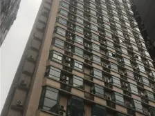 房子位于解放碑 位置好 双轻轨 精装修