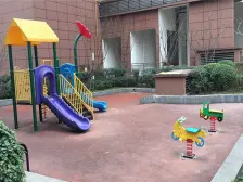 此房满两年,业主诚心出售,邻永辉,出门公交