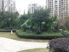 房子是南北通透的洋房,位置安静,端户大花园