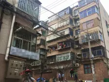 出门菜市场,小区改造过,全明双气小两房