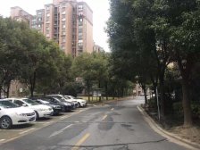 近地铁毛坯中层两室两厅,采光视野一级,业主诚意出售