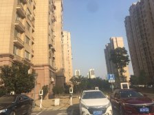 润苑2梯3户的,双阳台的南北通,户型正气,视野比较好