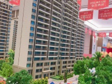 中间楼的位置,南北通透四居室,精装交付,采光明亮