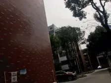 一梯两户,主卧朝南,客厅朝南,繁华地段,交通便利,中式风格,刚需好房,得房率高