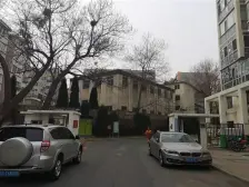 精装三室南北通透 小区中间位置 近格致