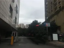 总部城旁,大两房,价格可谈,诚心卖