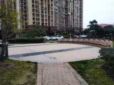 飞机户型小两房,近万达电梯房。看房随时