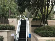 轻轨鹿山站旁,精装小户型急售。