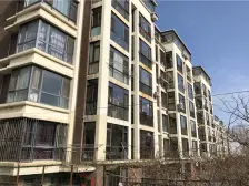 三楼好楼层 清水 小区前排 出小区三个门都是车站