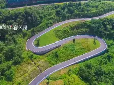 此房为叠拼别墅 叠上的 精装修 保持的很好 实用面积大