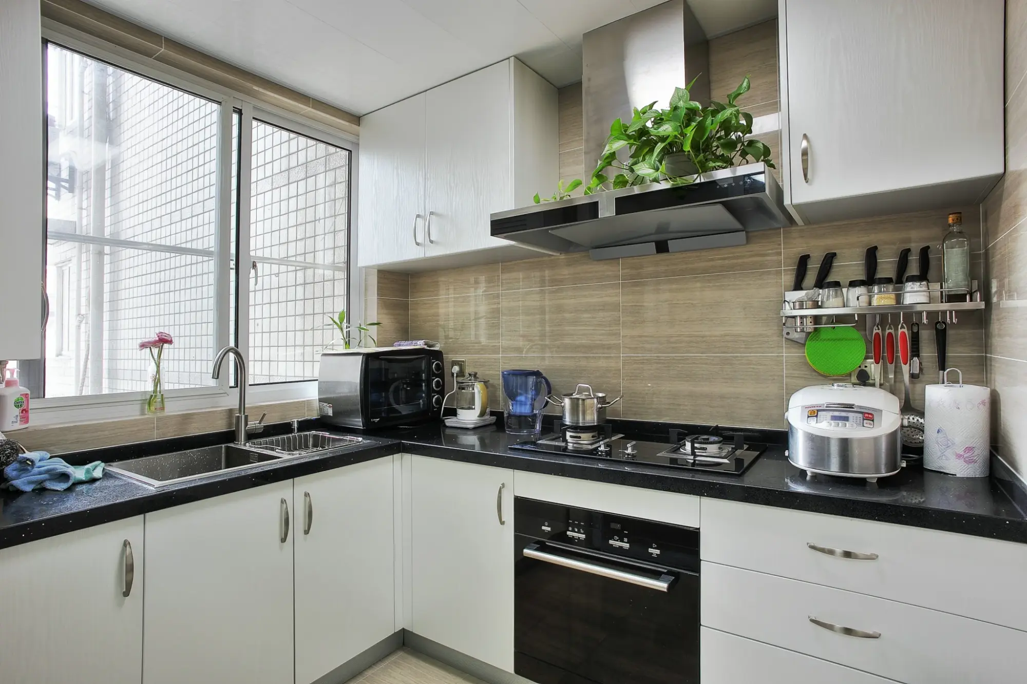 上海61-90平米现代简约二居室厨房装修样板间